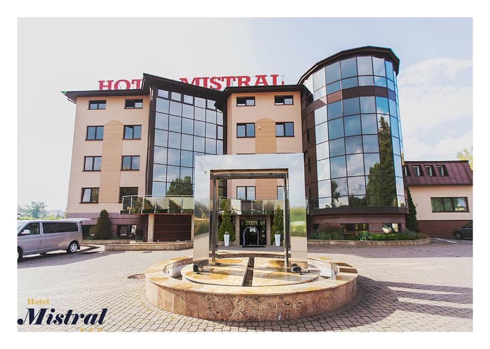 Hotel Mistral ماركي المظهر الخارجي الصورة