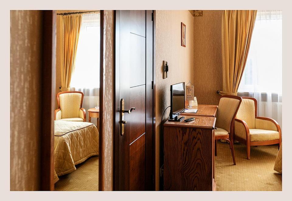 Hotel Mistral ماركي المظهر الخارجي الصورة