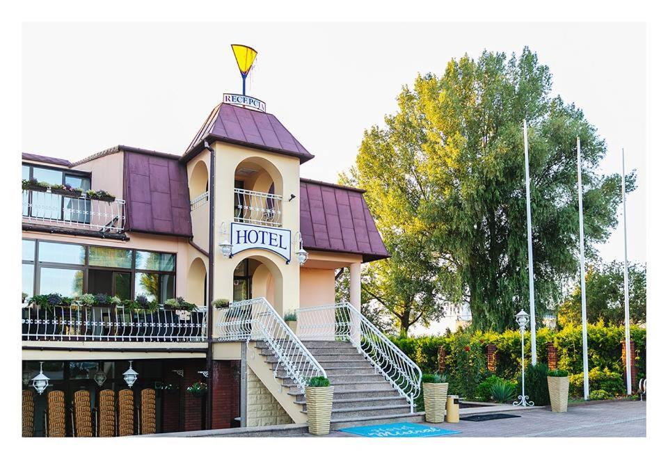 Hotel Mistral ماركي المظهر الخارجي الصورة