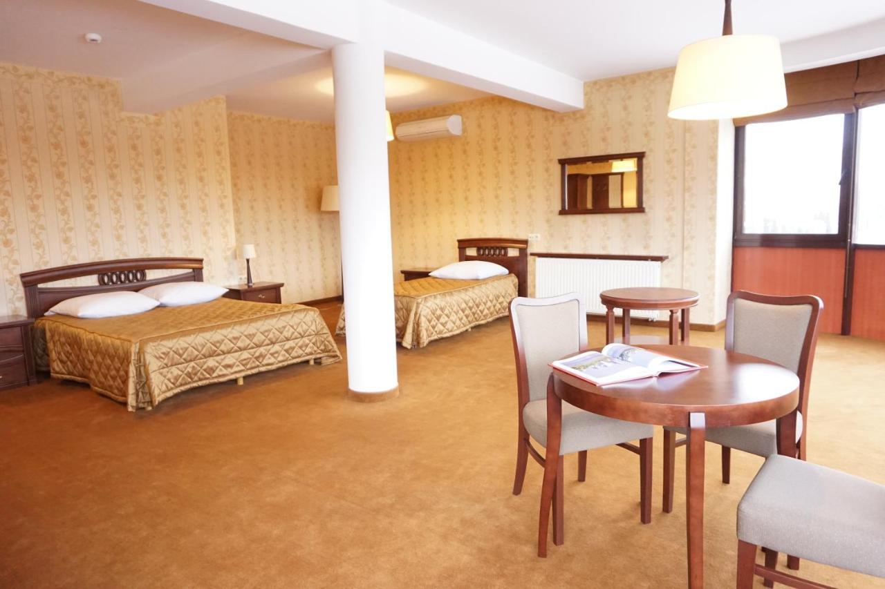 Hotel Mistral ماركي المظهر الخارجي الصورة